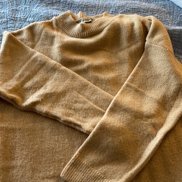 Camel color oversized sweater. - Picture 2 of 3
